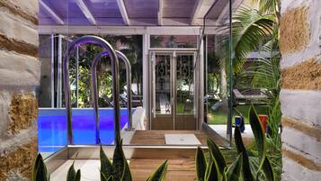 Vila, 6 quartos, piscina particular, vista para o jardim | Piscina | Piscina interna