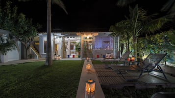 Vila, 6 quartos, piscina particular, vista para o jardim | Terraço/pátio