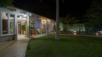 Vila, 6 quartos, piscina particular, vista para o jardim | Área da propriedade