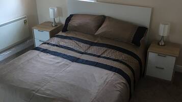 Apartment, 2 Bedrooms | 2 bedrooms, iron/ironing board, bed sheets
