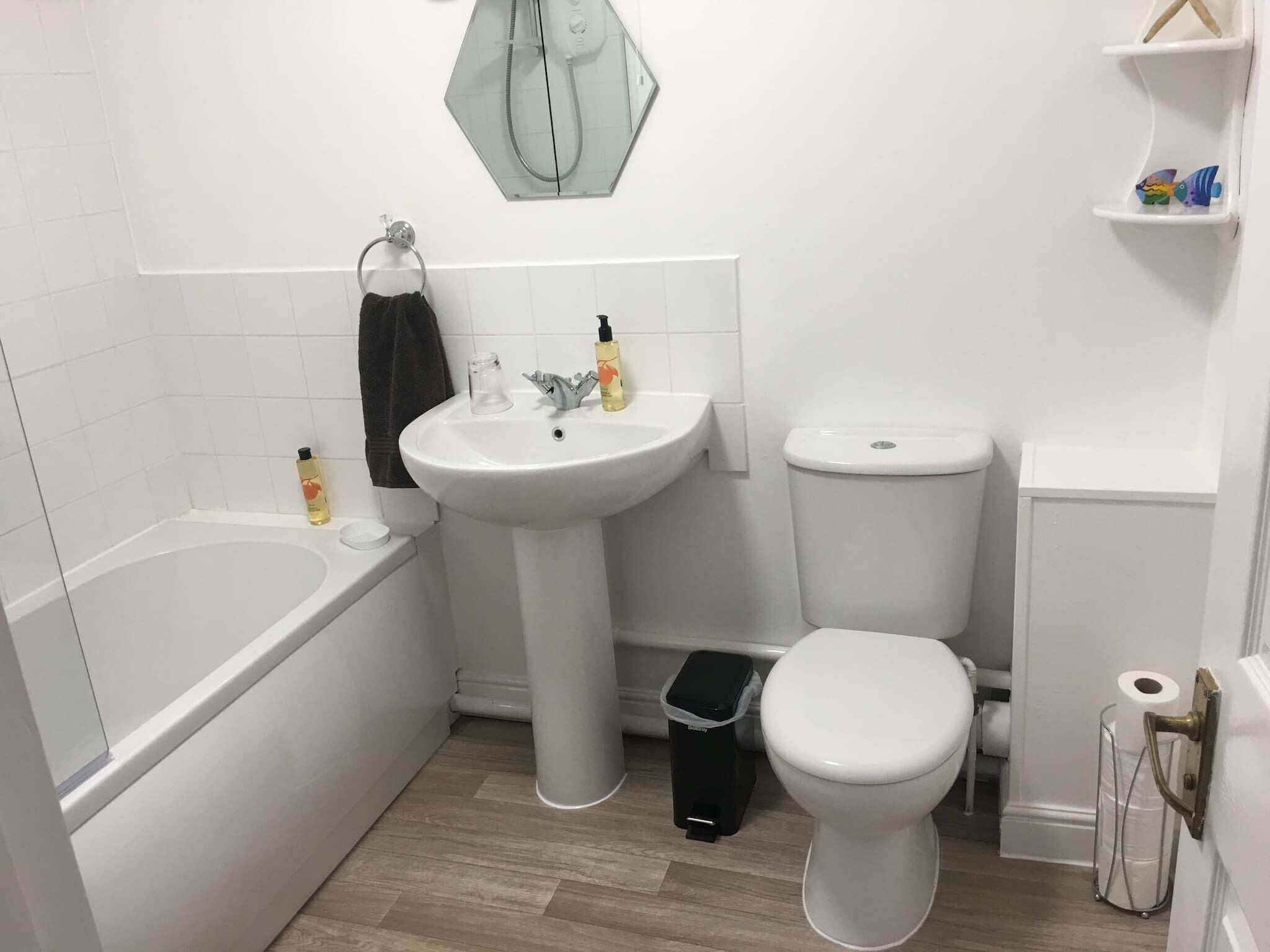 Apartment, 2 Bedrooms | Bathroom | Free toiletries, hair dryer, towels