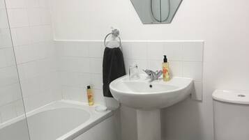 Apartment, 2 Bedrooms | Bathroom | Free toiletries, hair dryer, towels
