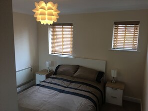2 bedrooms, iron/ironing board, bed sheets - Eaton Ford Green Apartment (St Neots)