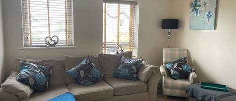 Apartment, 2 Bedrooms | Living area | TV