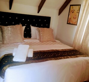 Shared Dormitory, 1 Bedroom, Smoking, Balcony | 1 bedroom, iron/ironing board, bed sheets - Room in Guest Room - Zagorski bed and Breakfast its Homestay .home Away From Home (Cape Town)
