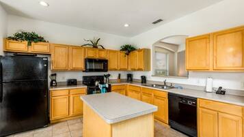 Villa, 4 Bedrooms, Private Pool, Garden View | Interior