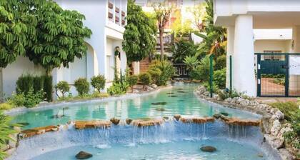 Modern 2 Bed ,2 Bathroom Refurbished Apartment , Outstanding sea and Golf Views