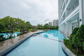 Outdoor pool - Hua Hin 2 Bedrooms Panorama Sea View Top Floor (Cha-am)