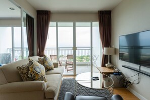 Living room - Hua Hin 2 Bedrooms Panorama Sea View Top Floor (Cha-am)