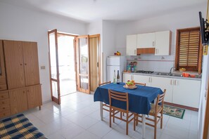 Apartamento, 1 quarto, para fumantes, sacada | Sala de jantar