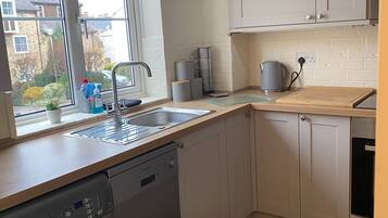 House, 3 Bedrooms, Balcony, River View | Private kitchen | Fridge, microwave, dishwasher, electric kettle