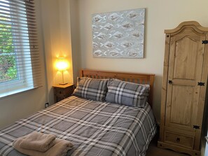 House, 3 Bedrooms, Balcony, River View | 3 bedrooms, iron/ironing board, bed sheets - Waterfront House 3 BR Parking St Neots Town Centre (St Neots)