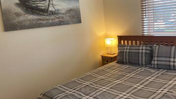 3 bedrooms, iron/ironing board, bed sheets