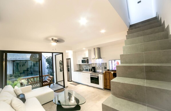 Condo, 1 Bedroom, Balcony, City View | Interior