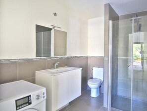 Bathroom - Agreeable Studio Near the Beach (Lowlands)