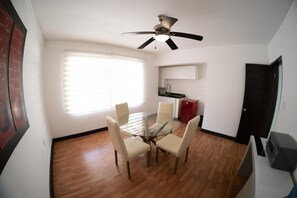 Leilighet, 1 soverom, tilgjengelighetstilpasset, røyk | Oppholdsområde