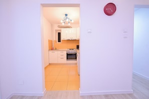 Apartment, 2 Bedrooms, City View | Private kitchen