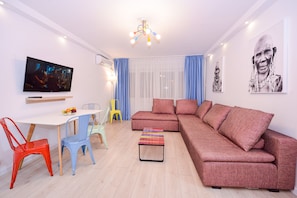 Apartamento, 2 habitaciones, vistas a la ciudad | Zona de estar