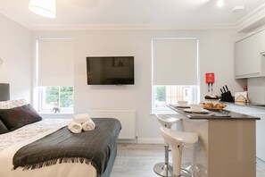 Apartment, 1 Bedroom | Dining