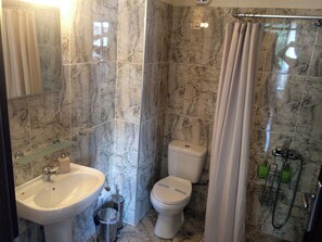 A bathroom with a marble floor, a sink, a toilet, and a shower area. - Posto Studio Superior Studio 1 100 m From the Beach (Chania)
