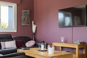 TV, fireplace, books - No, available (Le Château-d'Olonne)