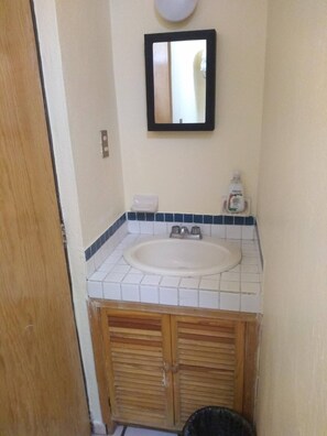 Appartement, 3 chambres, balcon | Salle de bain