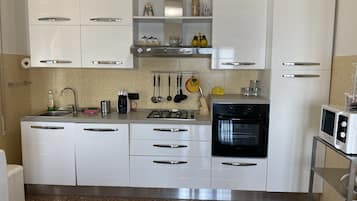 Apartment, 2 Bedrooms, Balcony, City View | Private kitchen