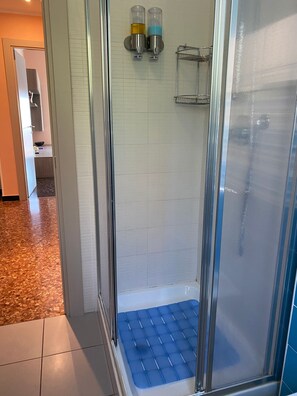 Apartment, 2 Schlafzimmer, Balkon, Stadtblick | Badezimmer