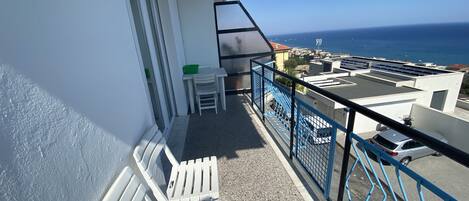 Apartment, 2 Bedrooms, Balcony, City View | Property grounds