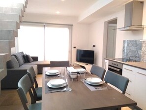 Condo, 2 Bedrooms, Private Pool, City View | Dining