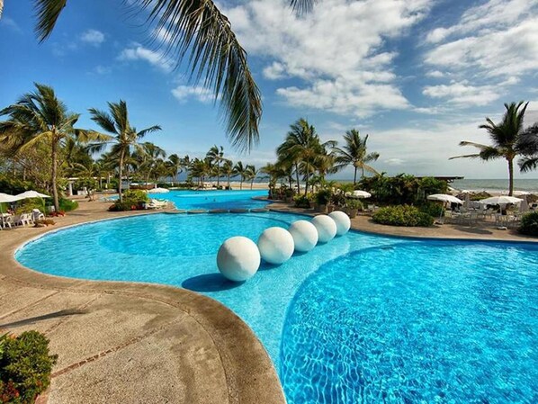 Outdoor pool - Beach Apartment Mayan Torre I (Acapulco)