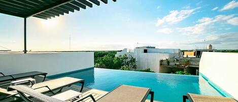 Appartement, 2 slaapkamers, balkon | Zwembad | Een buitenzwembad