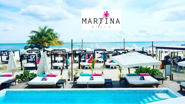 A beach resort with a pool area, lounge chairs, and umbrellas. - Studio Close to 5th Av, With Amazing Roof Pool View, Gym, Spa and More! (Playa del Carmen)