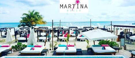 Appartement, 1 slaapkamer, balkon, uitzicht op stad | Zwembad | Een buitenzwembad