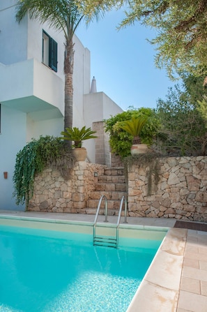 Apartment, 2 Schlafzimmer, Terrasse, Meerblick | Pool | Außenpool