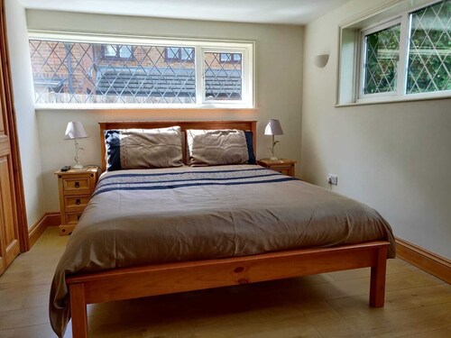4BR & 4 Bathroom Cottage Parking Garden Near St Neots