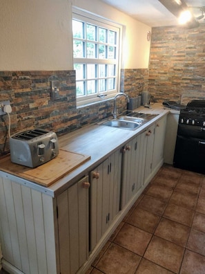 Maison, 4 chambres, foyer, vue sur le jardin | Cuisine privée