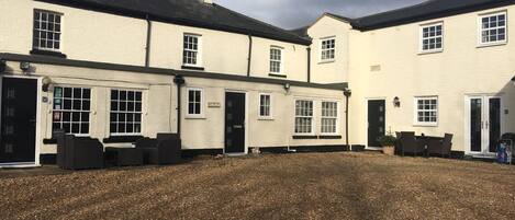 المنشأة من الخارج