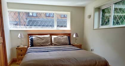 4BR & 4 Bathroom Cottage Parking Garden Near St Neots