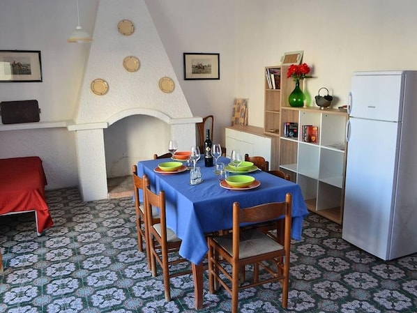 Apartment, 2 Bedrooms, Smoking, Balcony | Dining