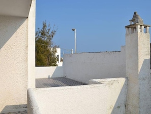 Apartment, 2 Bedrooms, Smoking, Balcony | Property grounds