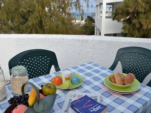 Apartment, 2 Bedrooms, Smoking, Balcony | Dining