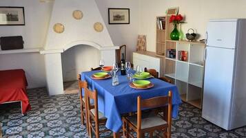 Appartamento, 2 camere da letto, fumatori, balcone | Ristoranti