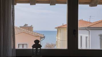 Apartment, 2 Bedrooms, Balcony, Ocean View | Interior