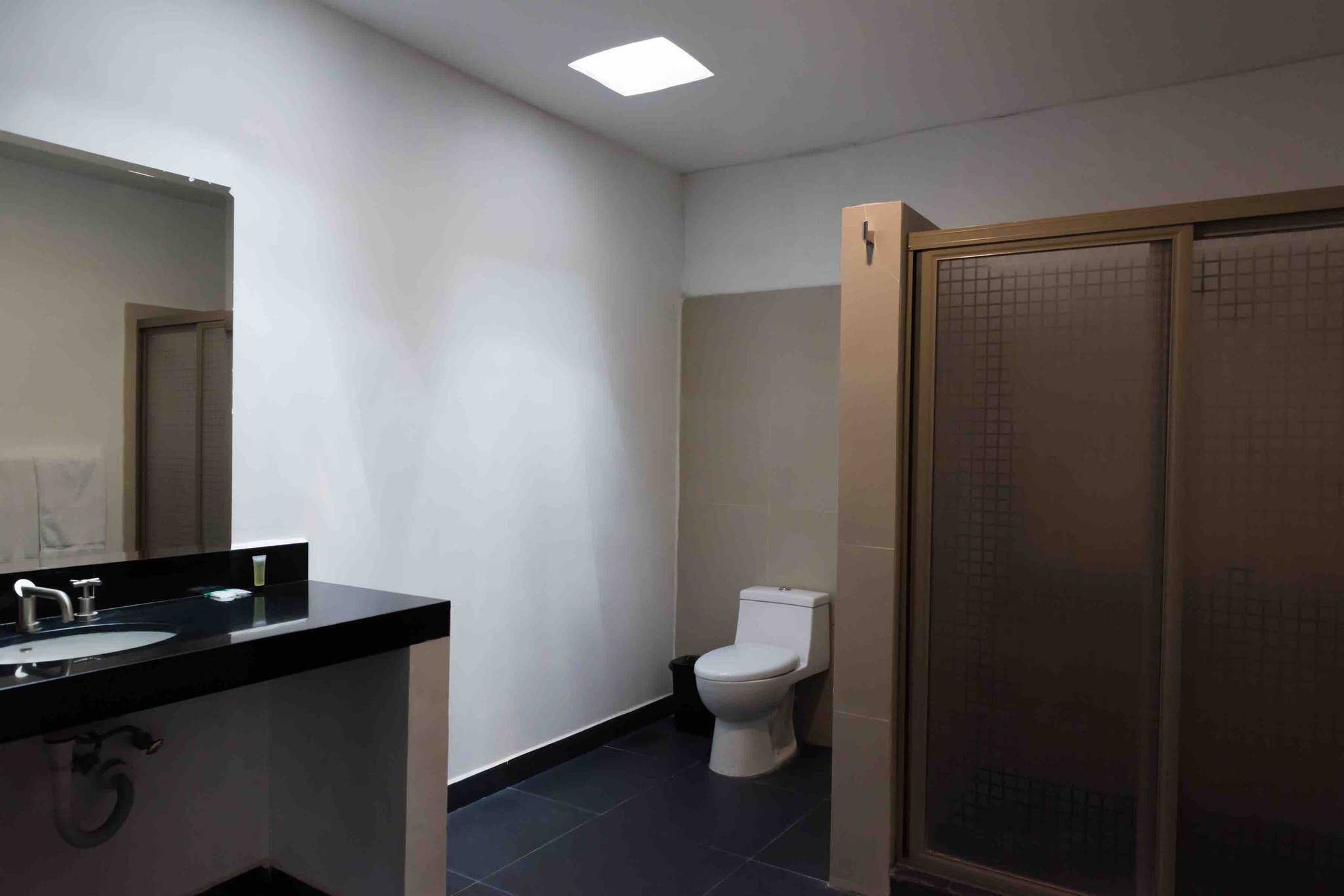 Huoneisto, 1 makuuhuone, tupakointi sallittu, patio | Kylpyhuone | Suihku, pyyhkeet