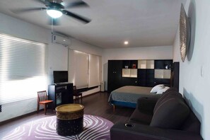 Apartemen, 1 kamar tidur, Boleh Merokok, patio | 1 kamar tidur dan Wi-Fi