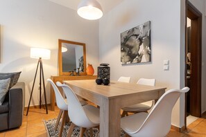 Villa, 2 Bedrooms, Smoking, Private Pool | Dining