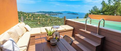 Villa, 2 Bedrooms, Smoking, Private Pool | Outdoor dining