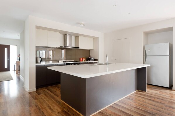 Rumah, 5 kamar tidur, akses difabel, balkon | Interior