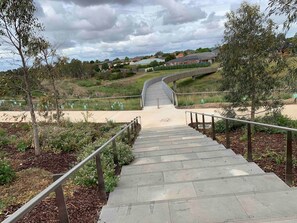 Rumah, 5 kamar tidur, akses difabel, balkon | Eksterior